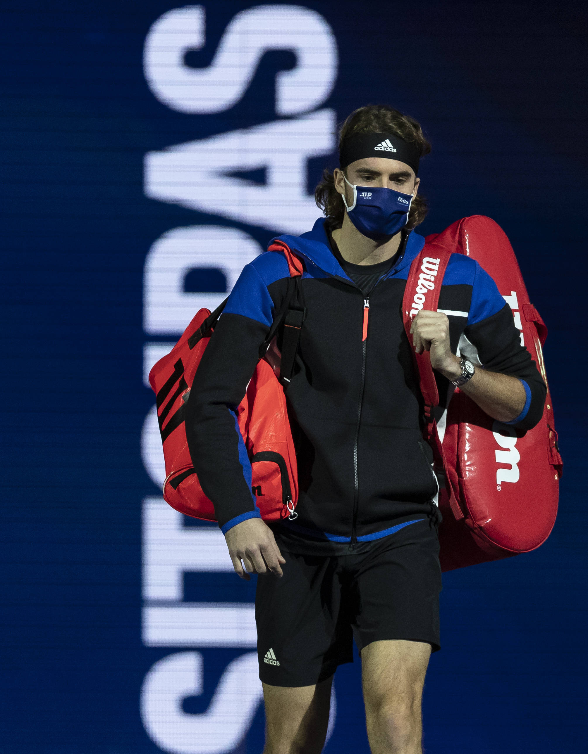 ATP总决赛鏖战年终总决赛，西西帕斯点燃赛场