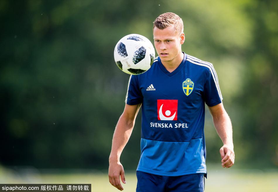 英格兰队完胜瑞典队，马龙惊艳四座