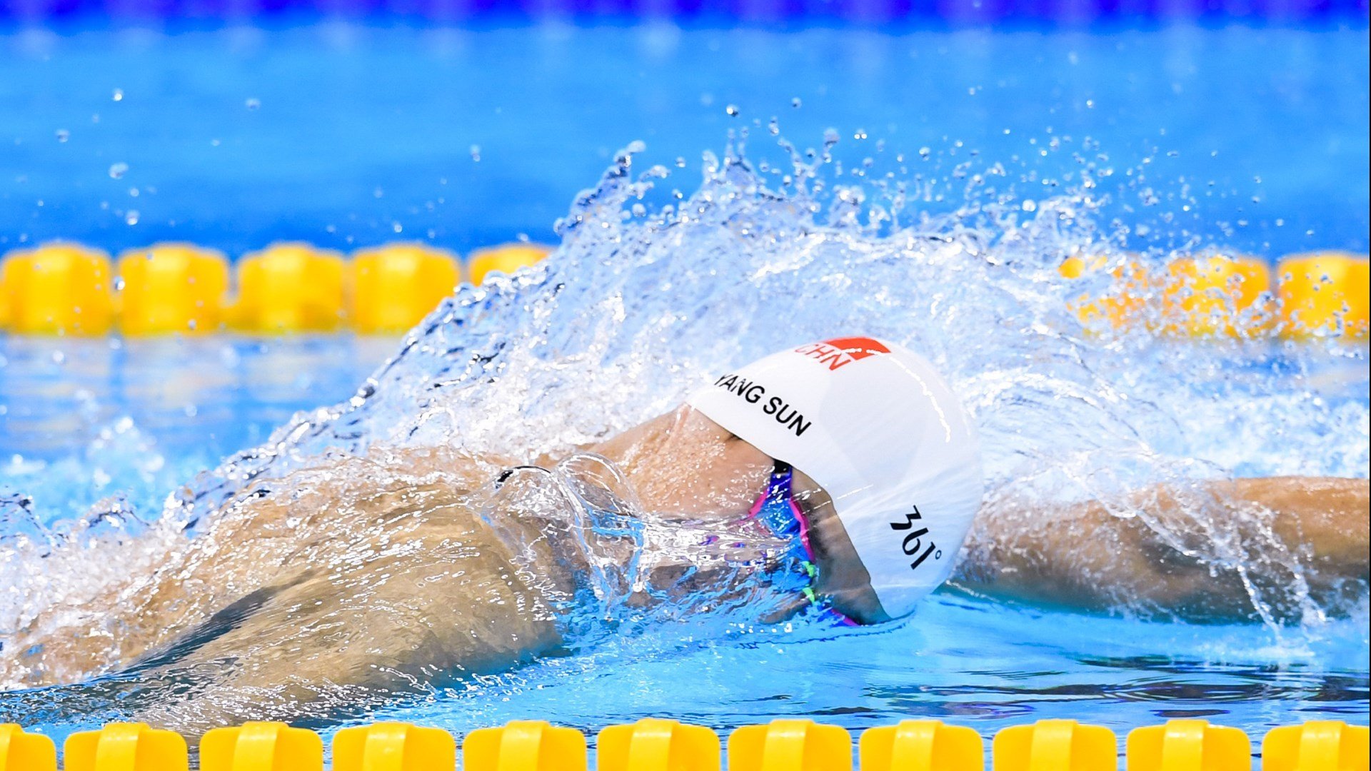 东契奇进攻端无人可挡，老鹰收割上海队，当篮球成为世界语言